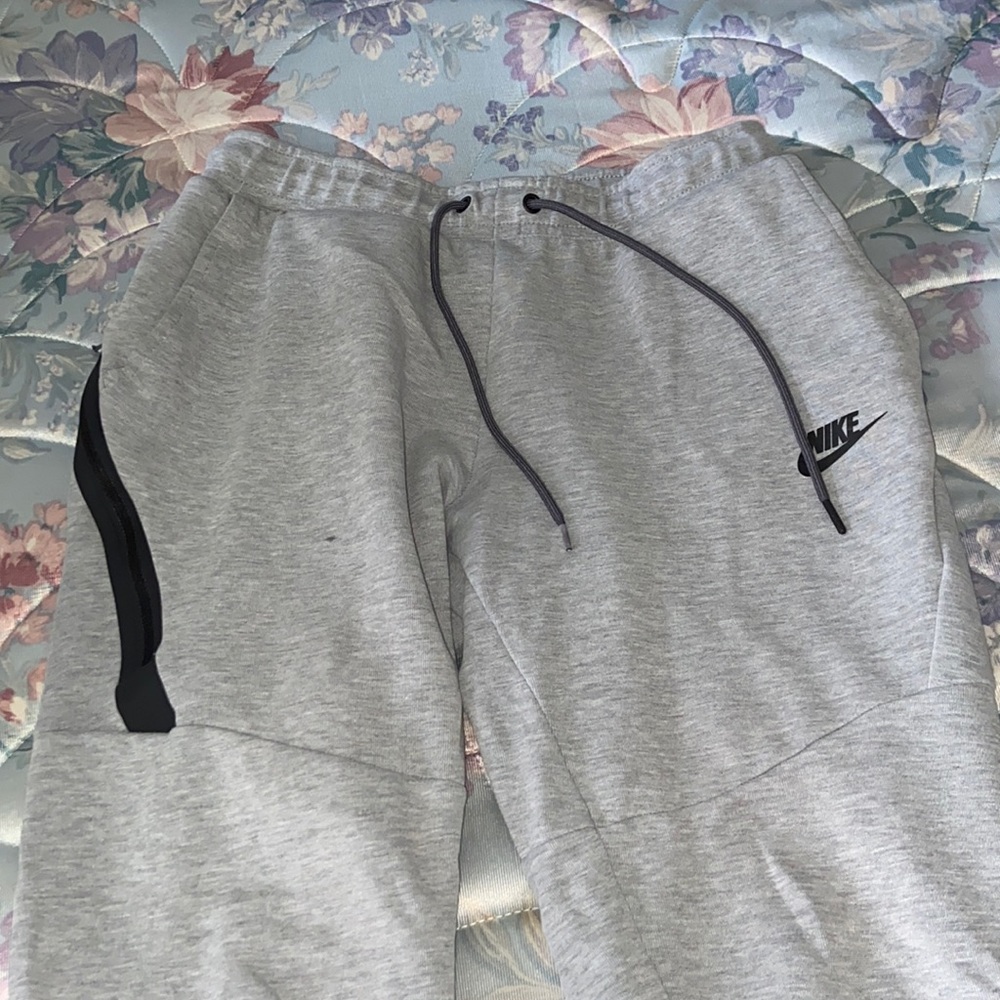 COPY - Nike tech pants